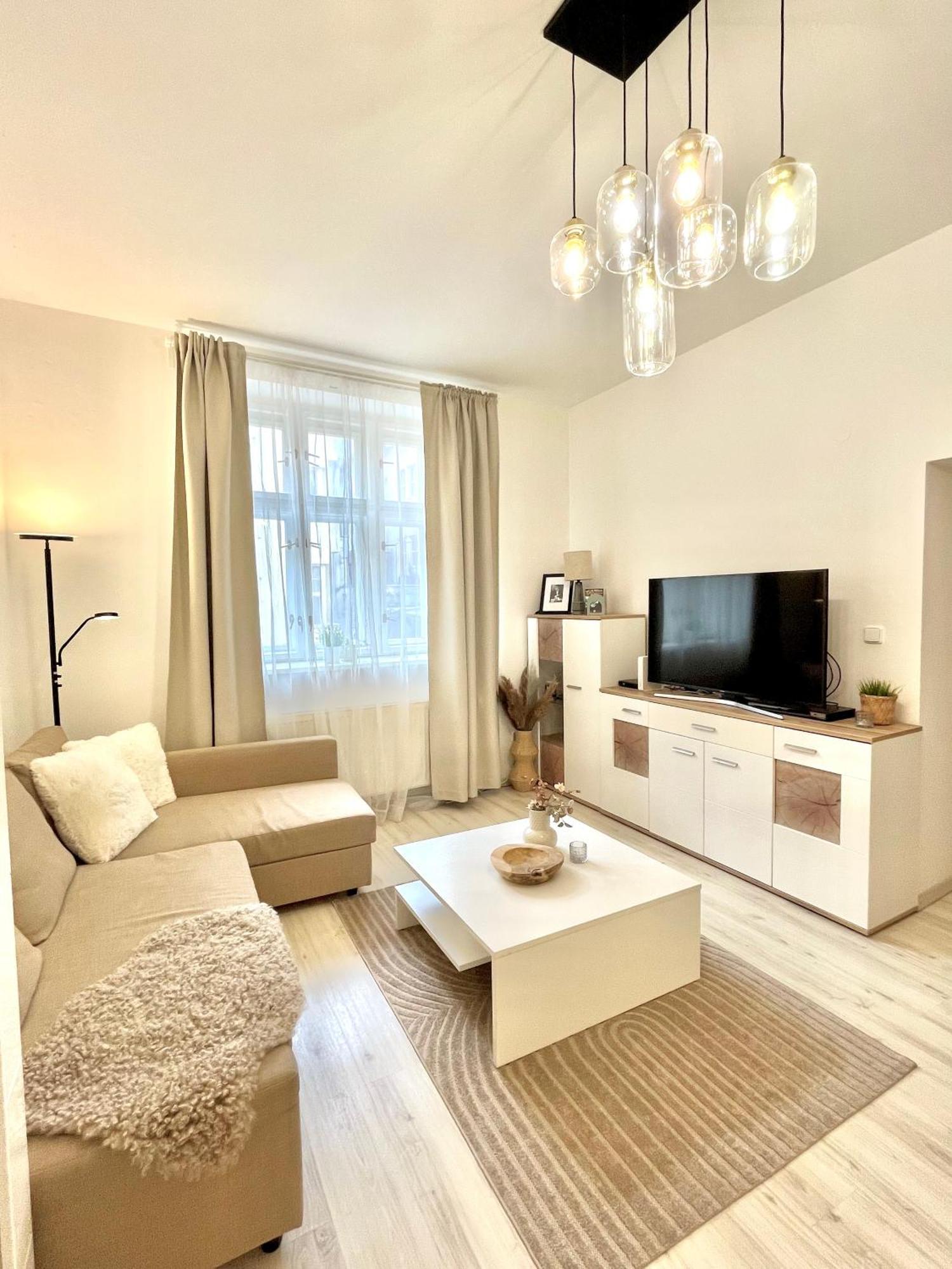 James Bond Apartment Old Town Bratislava Exterior foto