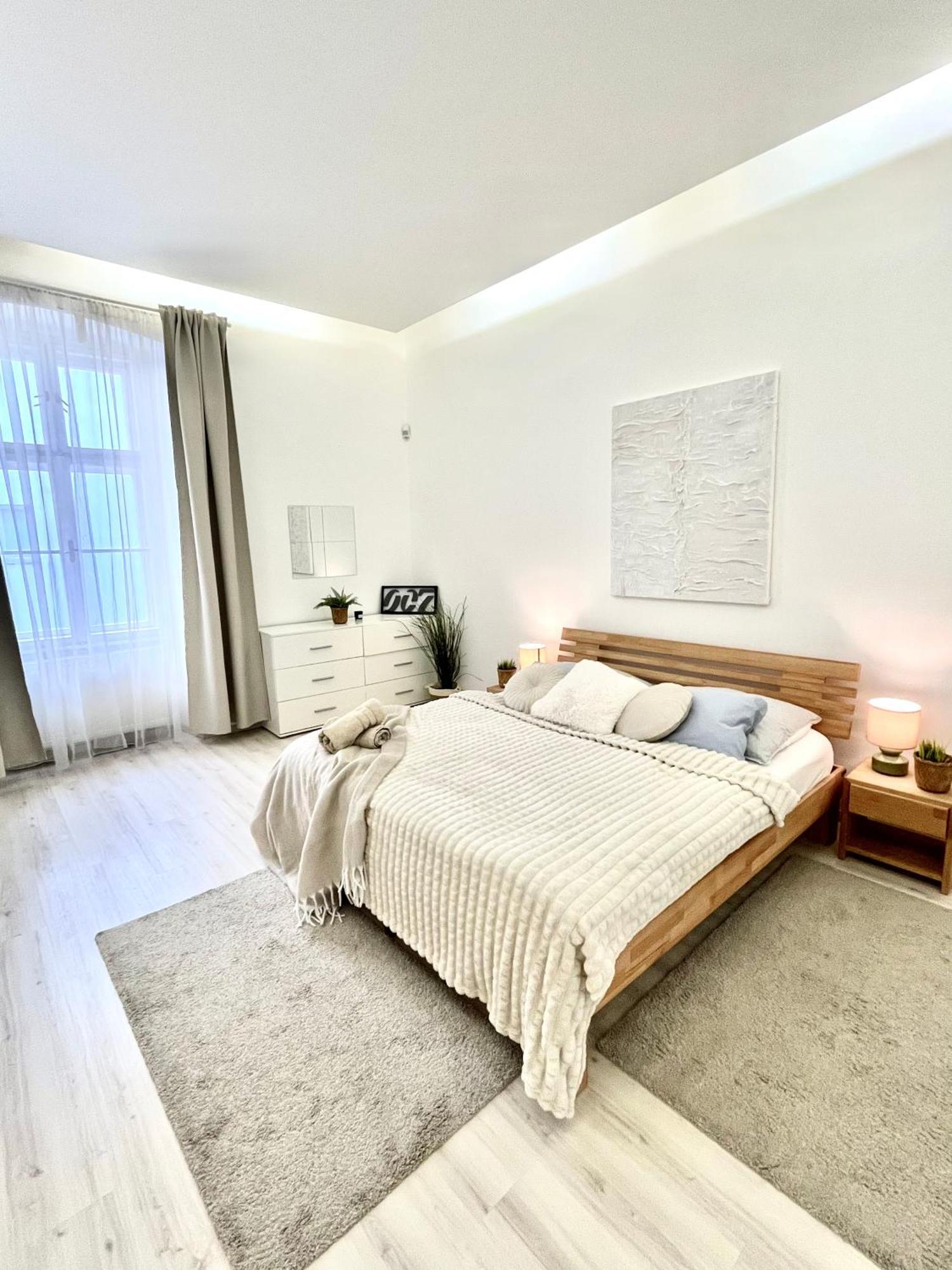 James Bond Apartment Old Town Bratislava Exterior foto